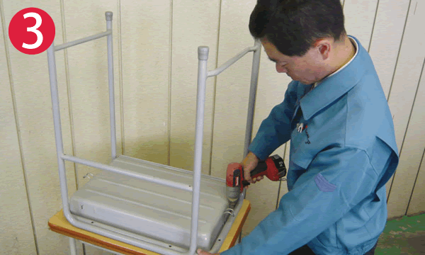 電動ドリルで締め付けて出来上がり